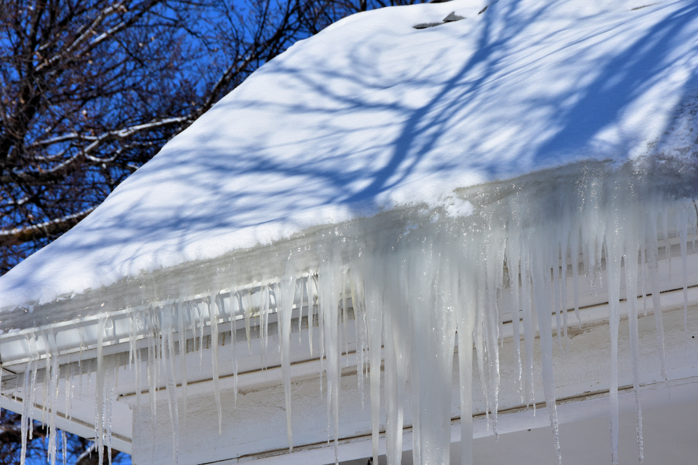 How To Prevent Ice Damming on Your Roof – A Guide for Ontario